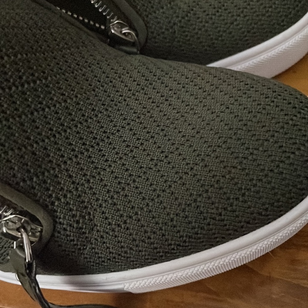 Sneakers - Picture 6 of 6